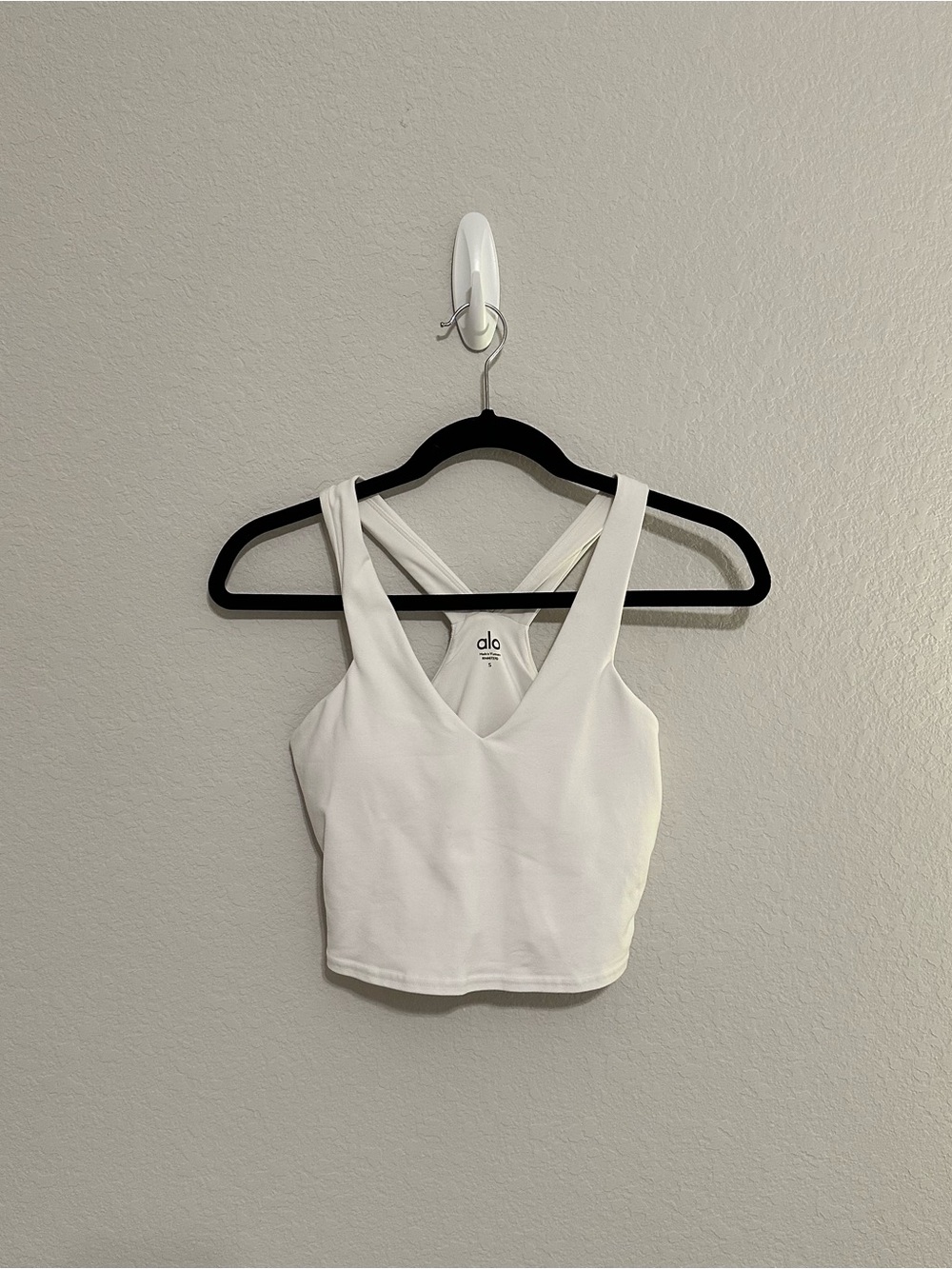ALO Yoga White V-Neck Cropped Tank Top with Cross-Back Straps
